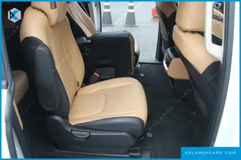 KIA CARNIVAL GASOLINE 11-SEATER PRESTIGE