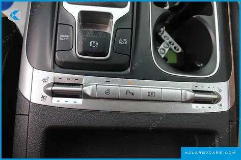 KIA CARNIVAL GASOLINE 11-SEATER PRESTIGE