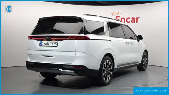 KIA CARNIVAL 7-SEATER OUTDOOR