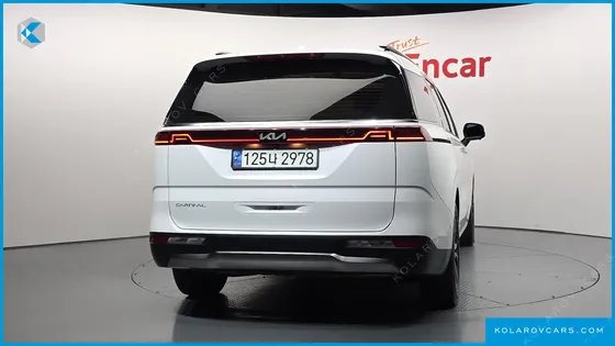KIA CARNIVAL 7-SEATER OUTDOOR