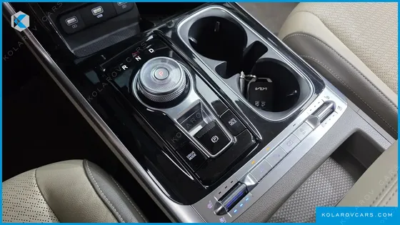 KIA CARNIVAL 7-SEATER OUTDOOR