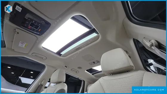 KIA CARNIVAL 7-SEATER OUTDOOR