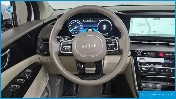 KIA CARNIVAL 7-SEATER OUTDOOR