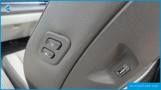 KIA CARNIVAL 7-SEATER OUTDOOR
