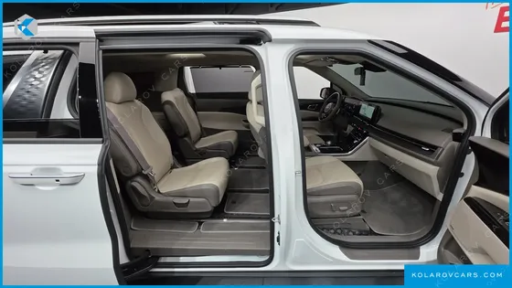 KIA CARNIVAL 7-SEATER OUTDOOR