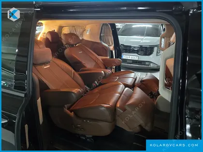 KIA CARNIVAL GASOLINE 9-SEATER SIGNATURE