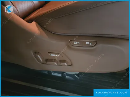 KIA CARNIVAL GASOLINE 9-SEATER SIGNATURE