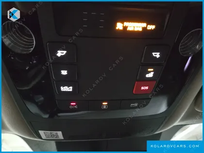 KIA CARNIVAL GASOLINE 9-SEATER SIGNATURE