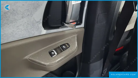KIA CARNIVAL GASOLINE 9-SEATER PRESTIGE