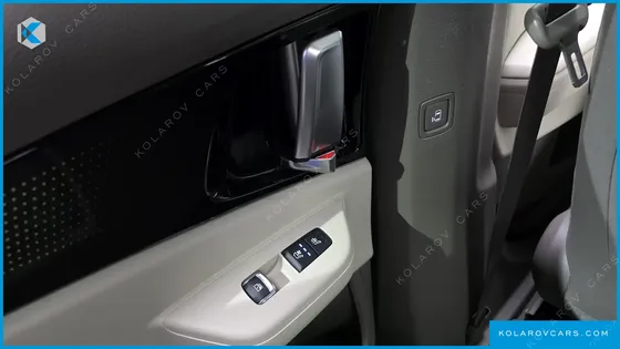 KIA CARNIVAL HEV 7-SEATER HI LIMOUSINE