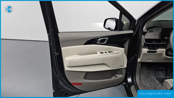 KIA CARNIVAL GASOLINE 9-SEATER SIGNATURE