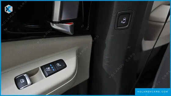 KIA CARNIVAL GASOLINE 9-SEATER SIGNATURE