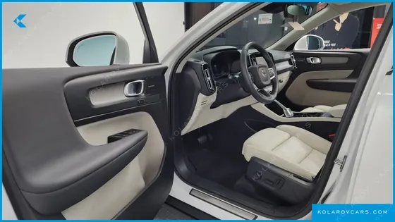 VOLVO XC40 B4 ULTIMATE BRIGHT