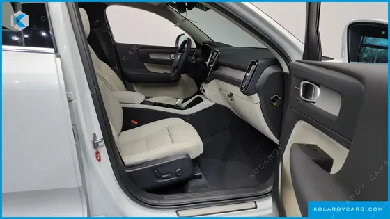 VOLVO XC40 B4 ULTIMATE BRIGHT