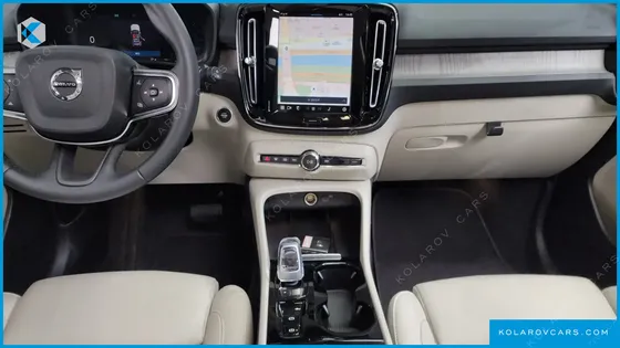 VOLVO XC40 B4 ULTIMATE BRIGHT
