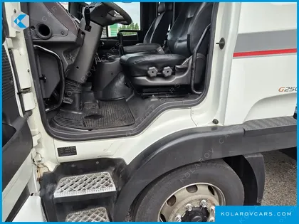 HYUNDAI MEGA TRUCK GOLD