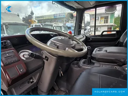HYUNDAI MEGA TRUCK GOLD