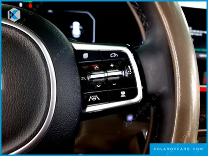 KIA CARNIVAL GASOLINE 9-SEATER GRAVITY