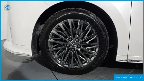 LEXUS LM 500H ROYAL