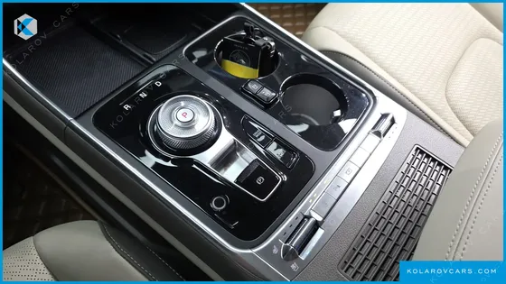 KIA CARNIVAL GASOLINE 7-SEATER HI LIMOUSINE