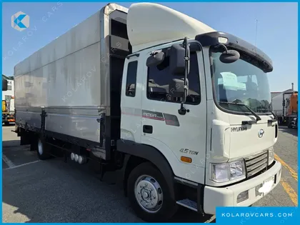 HYUNDAI MEGA TRUCK GOLD