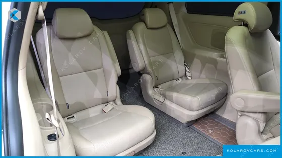 KIA CARNIVAL 9-SEATER HI-LIMOUSINE