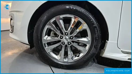 KIA CARNIVAL 9-SEATER PRESTIGE