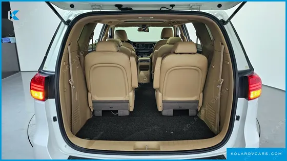 KIA CARNIVAL 9-SEATER PRESTIGE
