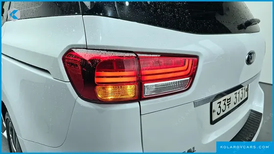 KIA CARNIVAL 9-SEATER PRESTIGE
