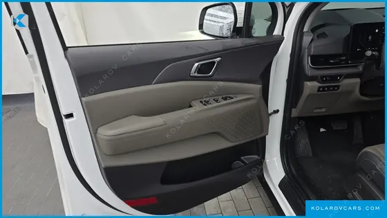 KIA CARNIVAL 9-SEATER NOBLESSE