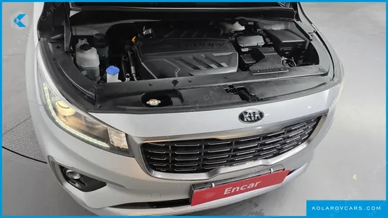 KIA CARNIVAL 9-SEATER LUXURY