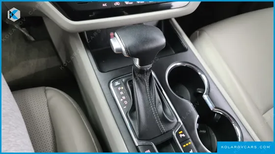 KIA CARNIVAL 9-SEATER LUXURY