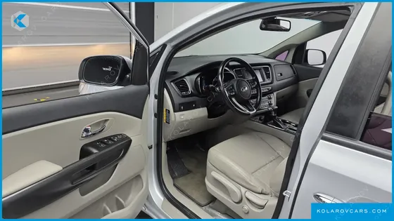 KIA CARNIVAL 9-SEATER LUXURY