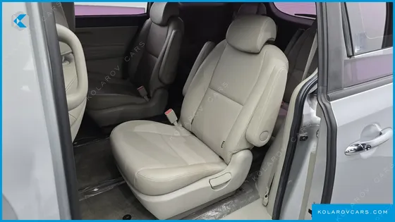 KIA CARNIVAL 9-SEATER LUXURY