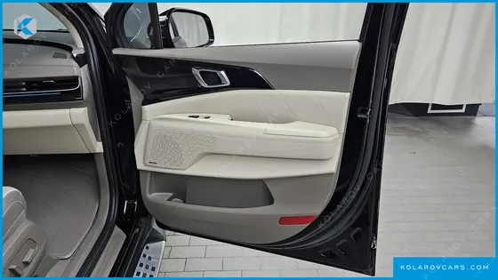 KIA CARNIVAL GASOLINE 7-SEATER HI LIMOUSINE
