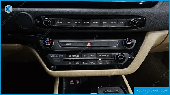KIA CARNIVAL 7-SEATER LIMOUSINE