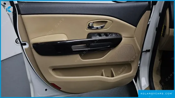 KIA CARNIVAL 7-SEATER LIMOUSINE
