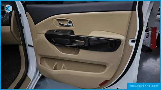 KIA CARNIVAL 7-SEATER LIMOUSINE