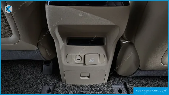 KIA CARNIVAL 7-SEATER LIMOUSINE