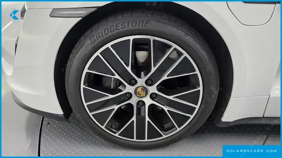 PORSCHE TAYCAN BASE