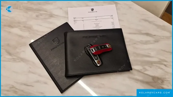 PORSCHE TAYCAN BASE