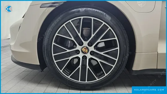 PORSCHE TAYCAN BASE