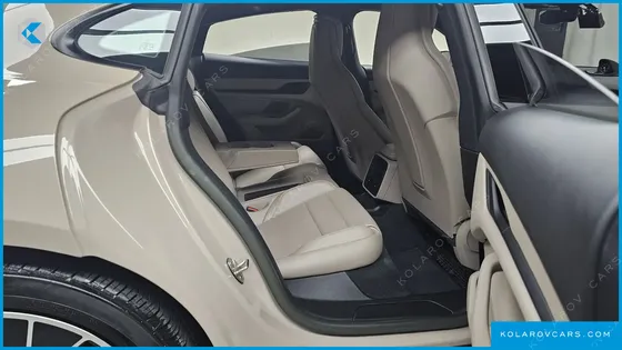 PORSCHE TAYCAN BASE