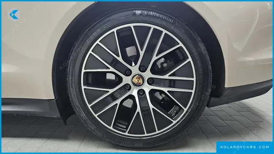 PORSCHE TAYCAN BASE