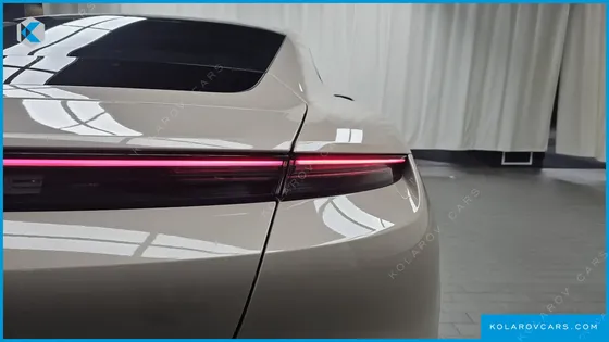 PORSCHE TAYCAN BASE