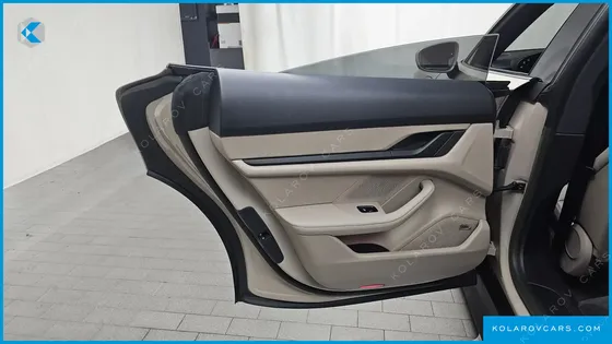 PORSCHE TAYCAN BASE