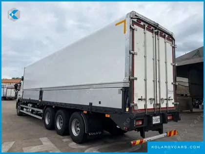 VOLVO CARGO TRUCK 8X4