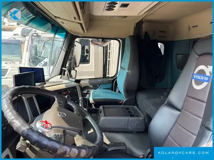 VOLVO CARGO TRUCK 8X4