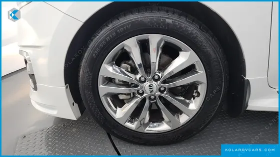 KIA CARNIVAL 9-SEATER PRESTIGE