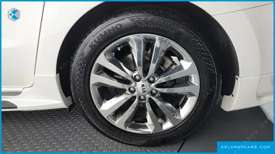 KIA CARNIVAL 9-SEATER PRESTIGE